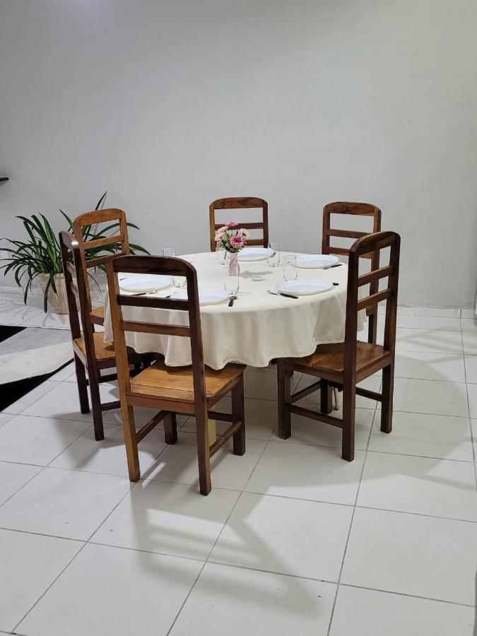 Sobrado 6 amplo e confortável em condomínio Corumbá Esterno foto